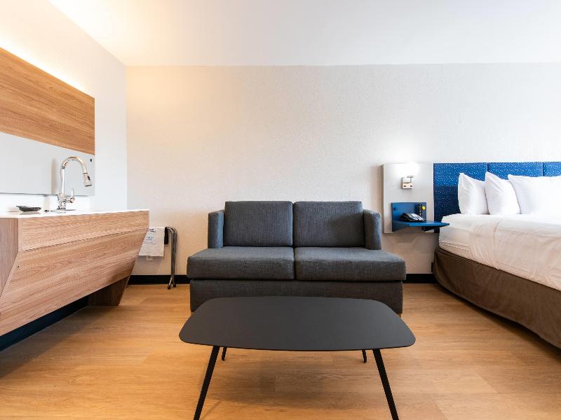 Microtel Inn & Suites By Wyndham London image
