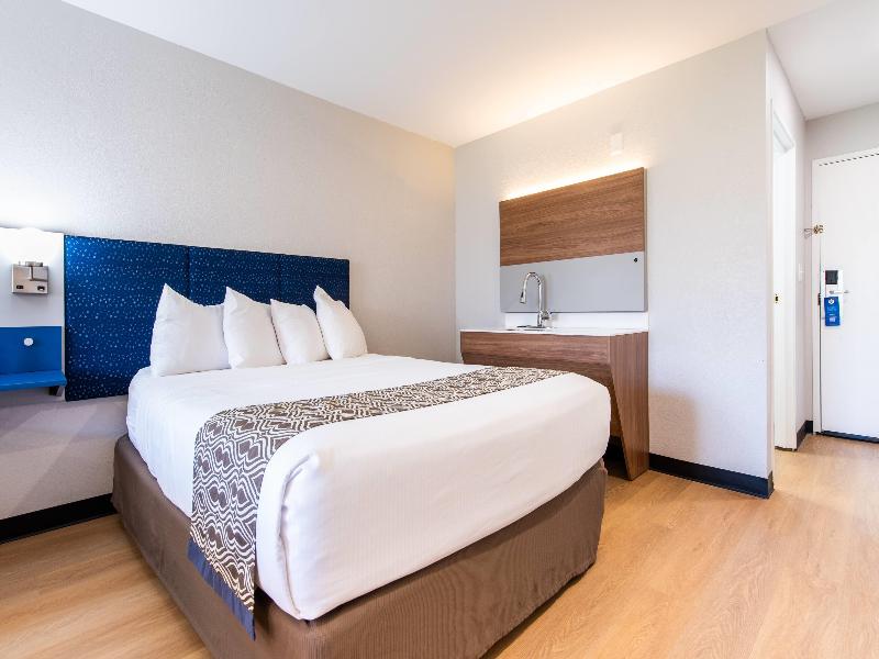 Microtel Inn & Suites By Wyndham London image