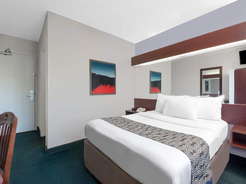 Microtel Inn & Suites By Wyndham London image