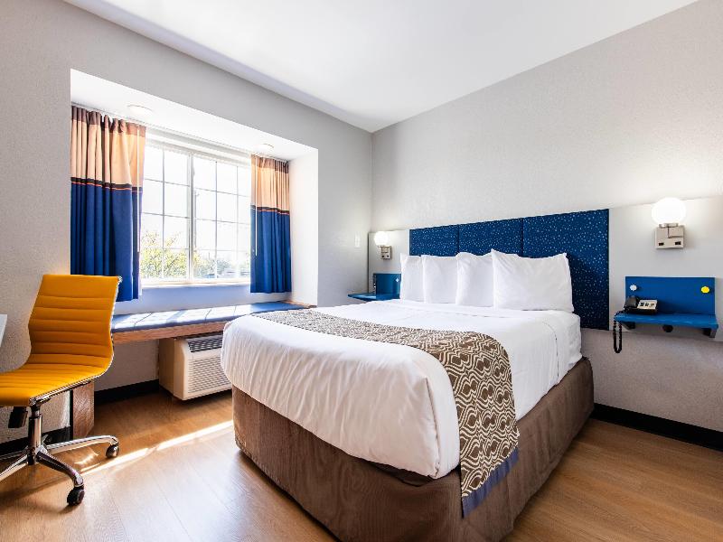 Microtel Inn & Suites By Wyndham London image