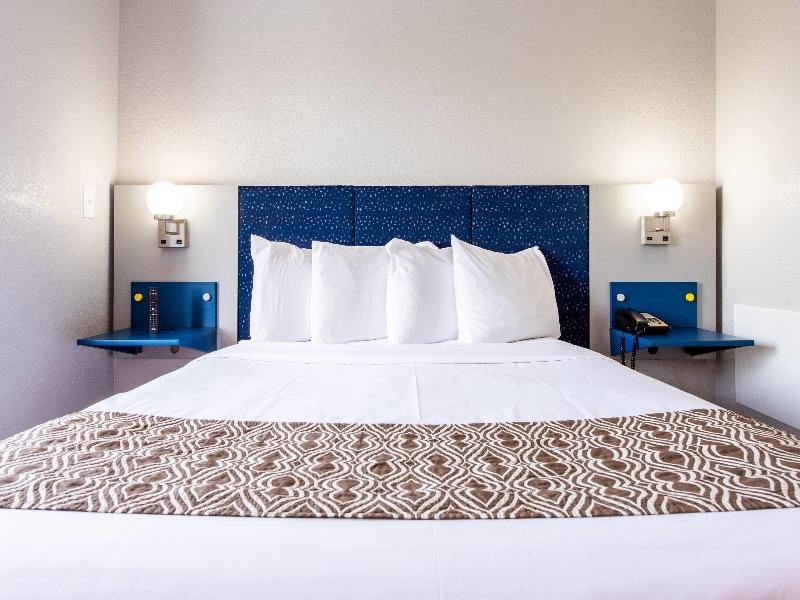 Microtel Inn & Suites By Wyndham London image