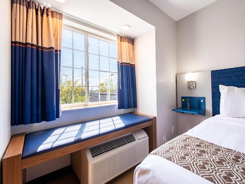 Microtel Inn & Suites By Wyndham London image