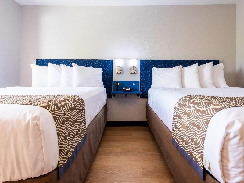 Microtel Inn & Suites By Wyndham London image