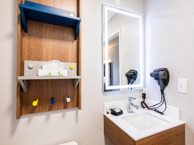 Microtel Inn & Suites By Wyndham London image
