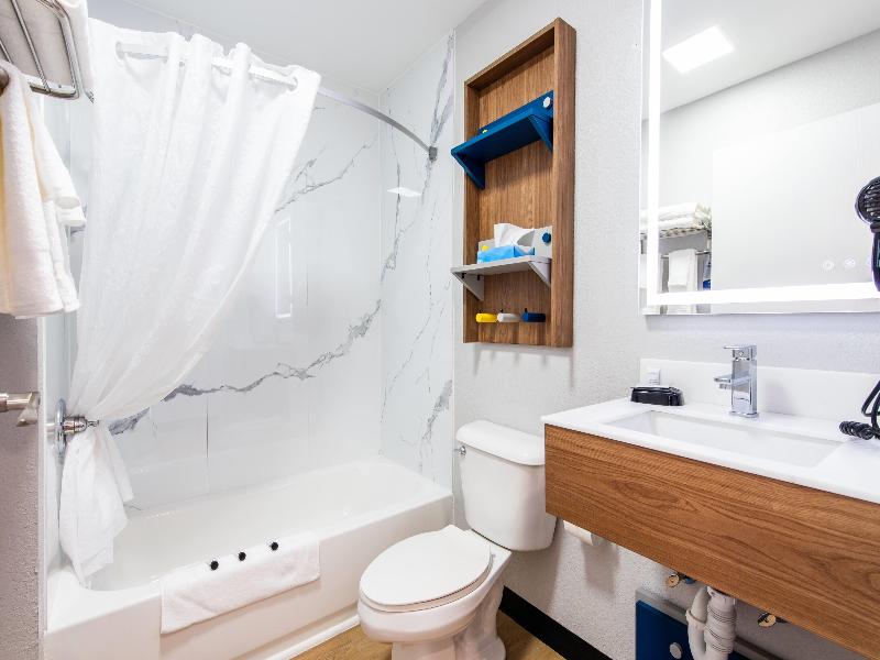Microtel Inn & Suites By Wyndham London image