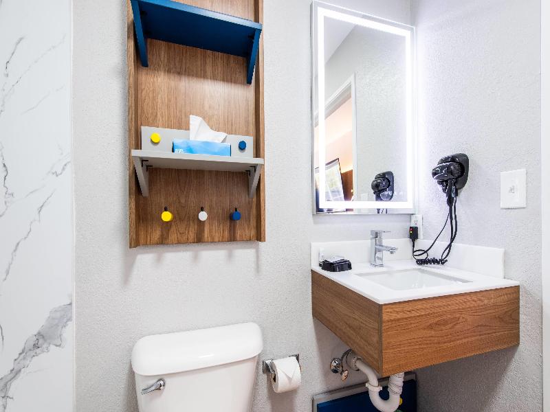 Microtel Inn & Suites By Wyndham London image