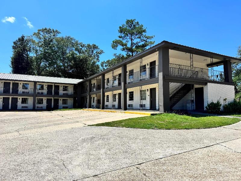 Super 8 By Wyndham Picayune image