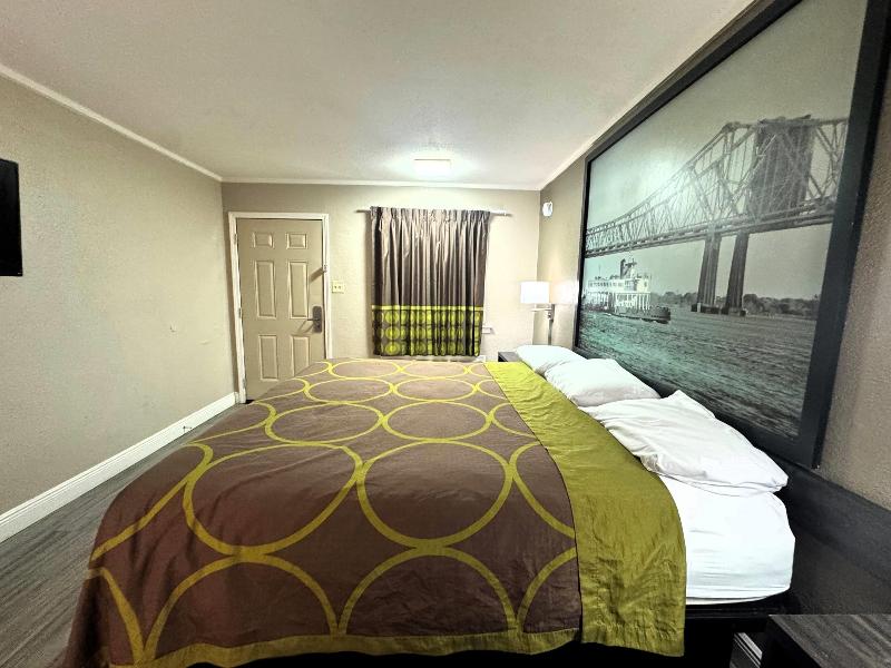 Super 8 By Wyndham Picayune image