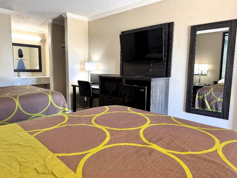 Super 8 By Wyndham Picayune image