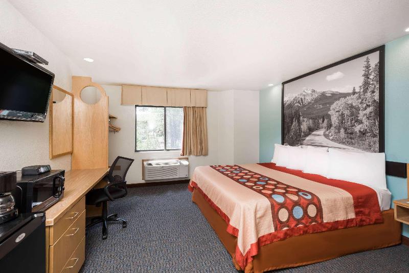 Super 8 by Wyndham Show Low image