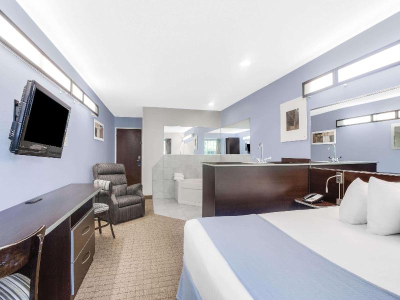 Microtel Inn & Suites By Wyndham Bath image