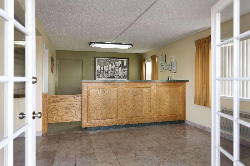 Super 8 By Wyndham Ridgecrest image