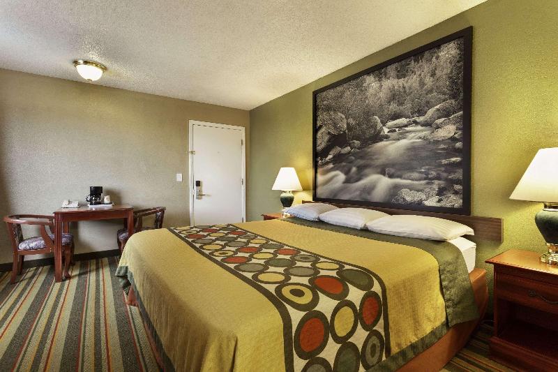 Super 8 By Wyndham Ridgecrest image