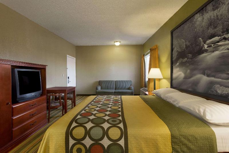 Super 8 By Wyndham Ridgecrest image
