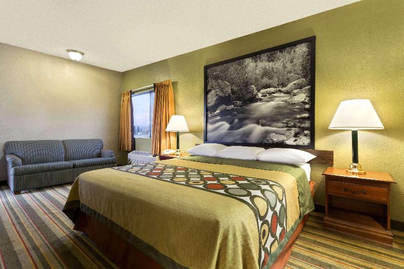 Super 8 By Wyndham Ridgecrest image