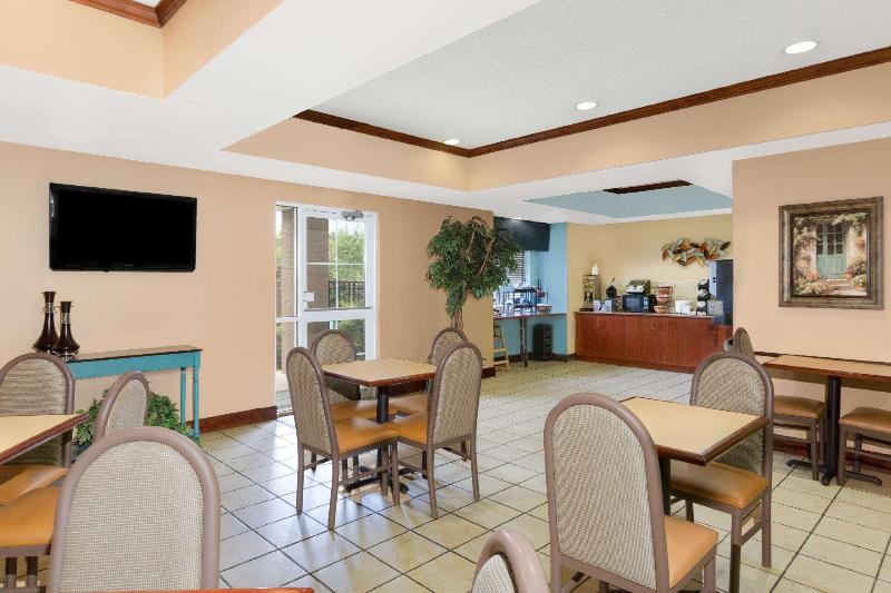 Starkville Inn & Suites image 2