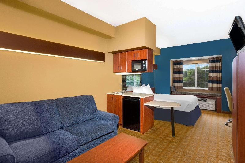 Starkville Inn & Suites image 1