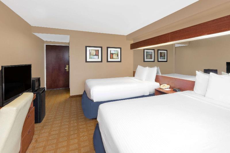 Starkville Inn & Suites image 9