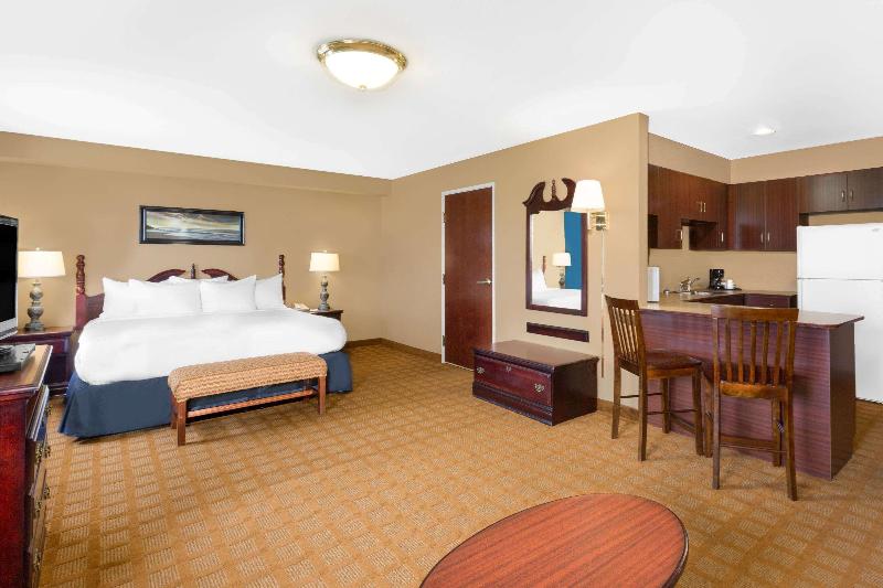 Starkville Inn & Suites image 8