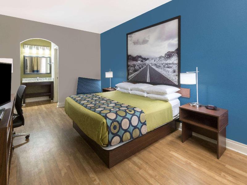 Super 8 by Wyndham San Antonio Fort Sam Houston image