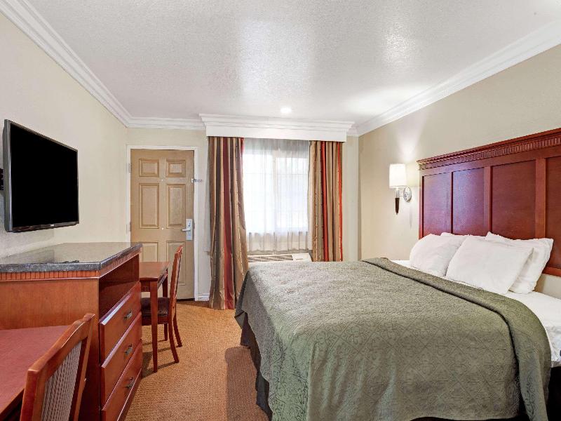 Super 8 By Wyndham Cypress Buena Park Area image