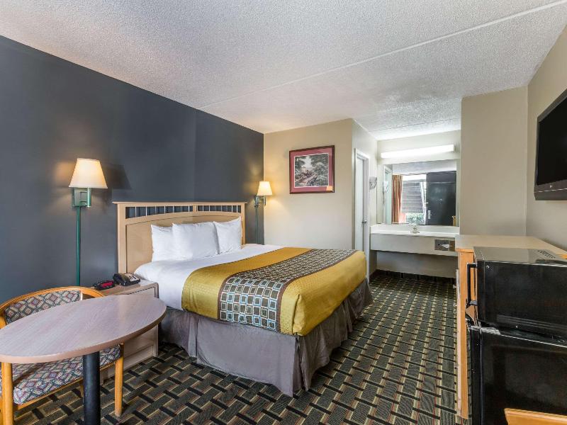 Travelodge By Wyndham Savannah Area/Richmond Hill image