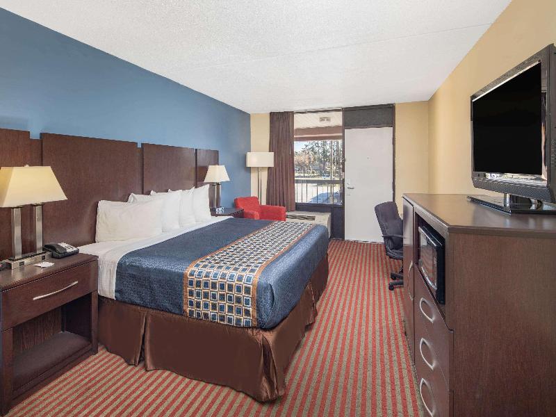 Travelodge By Wyndham Savannah Area/Richmond Hill image