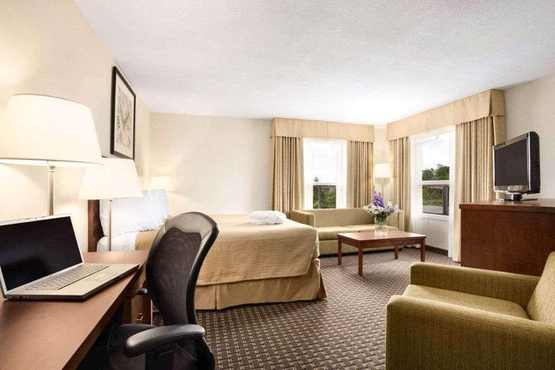 Quality Inn North Bay image