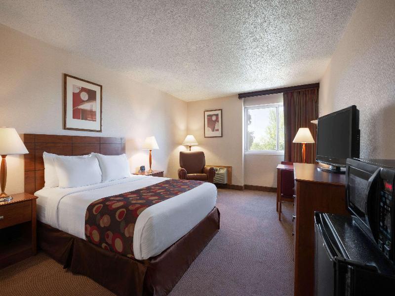 Ramada By Wyndham Bismarck image