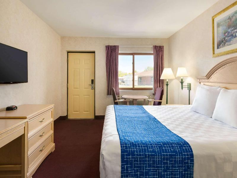 Travelodge by Wyndham Niagara Falls image