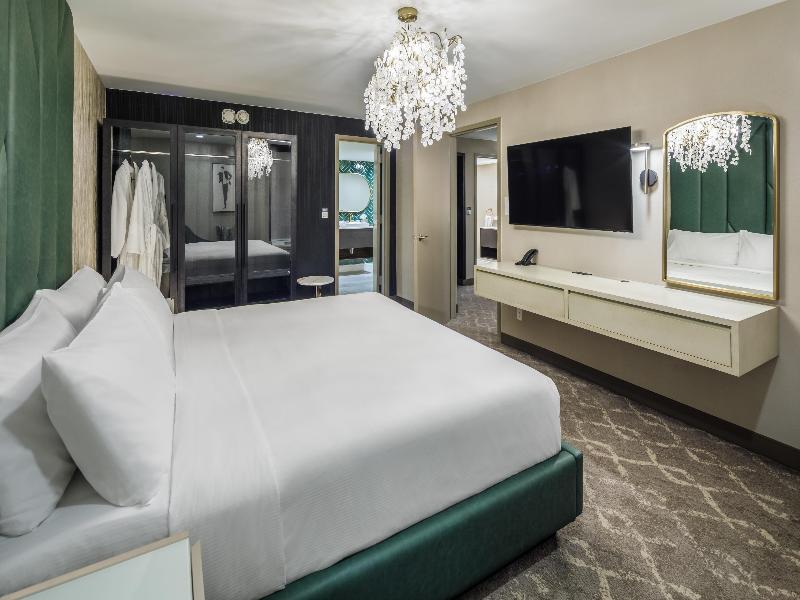 Doubletree By Hilton Laredo image