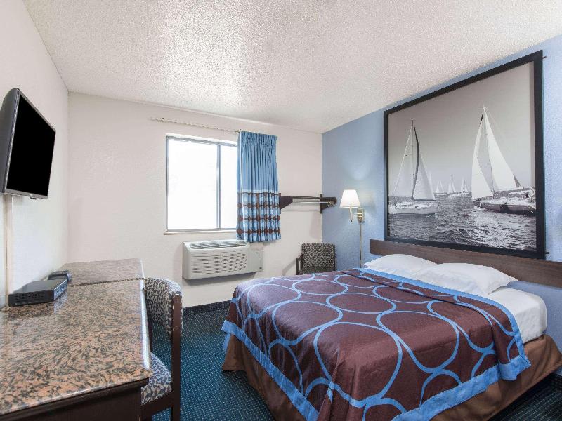 Super 8 By Wyndham New Castle image