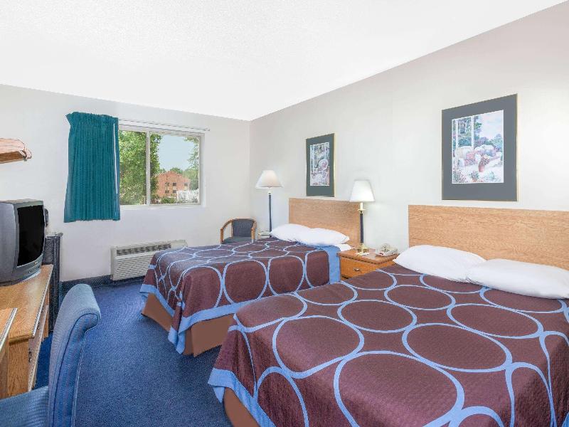 Super 8 by Wyndham Kingston image