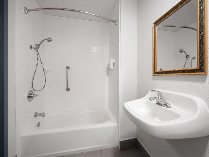 Wingate by Wyndham Savannah Gateway image