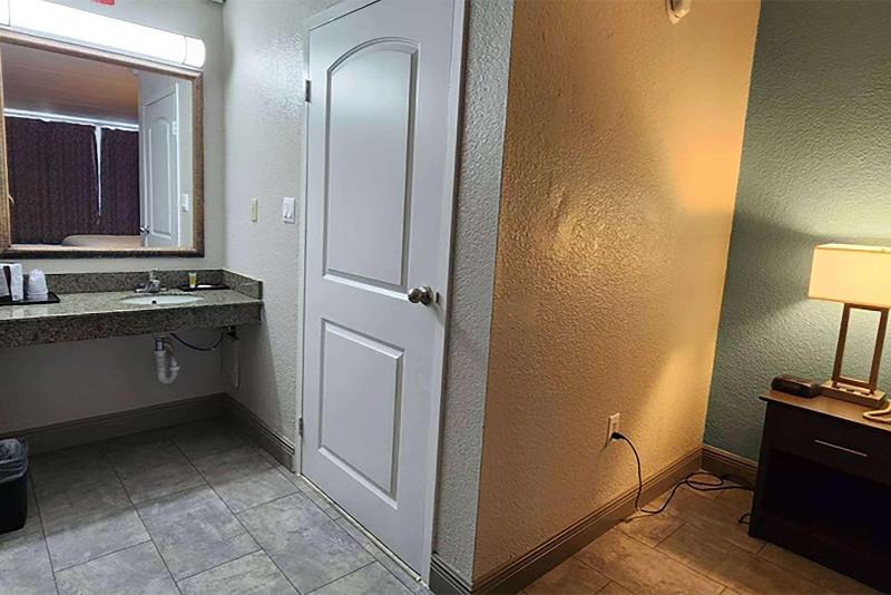 Travelodge by Wyndham Kingsland GA image