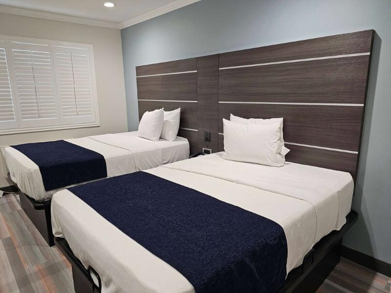 Travelodge by Wyndham Fullerton Near Anaheim image