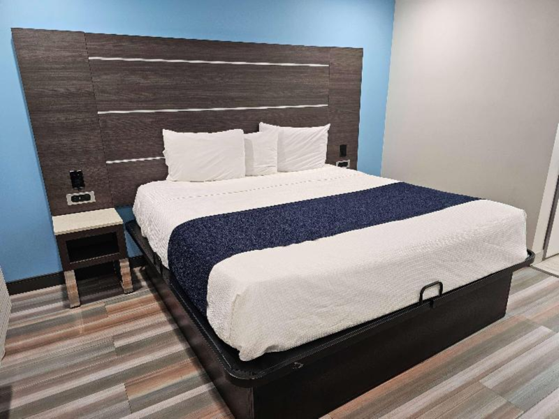 Travelodge by Wyndham Fullerton Near Anaheim image