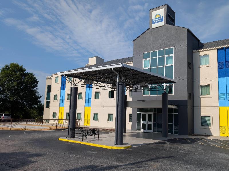 Days Inn & Suites Wyndham Augusta Near Fort Gordon