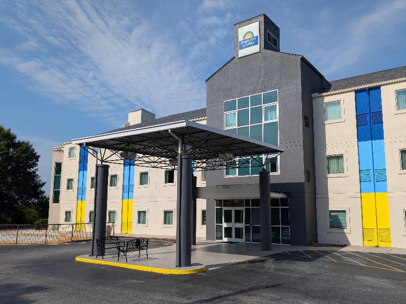 Days Inn & Suites Wyndham Augusta Near Fort Gordon