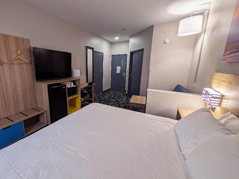 SUITE KING BED NON SMOKING