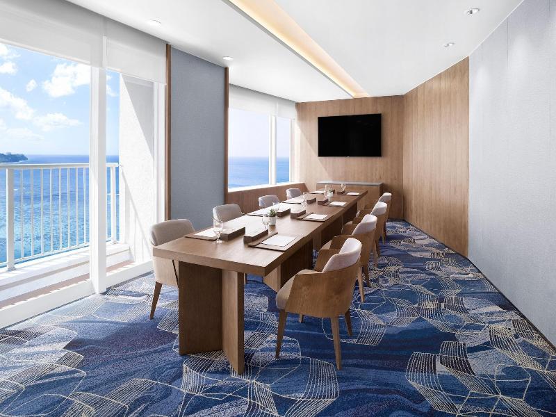QUADRUPLE CLUB OCEAN FRONT