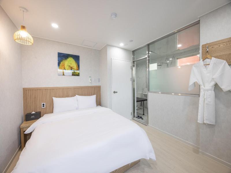 Dong Busan Tourist Hotel image