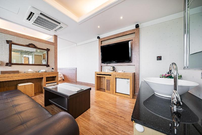 Inchon Prince Tourist Hotel image