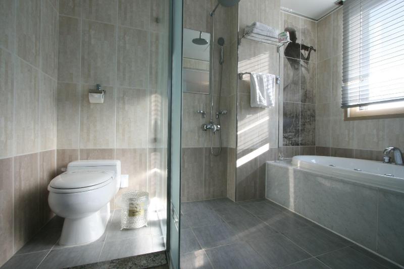 Inchon Prince Tourist Hotel image