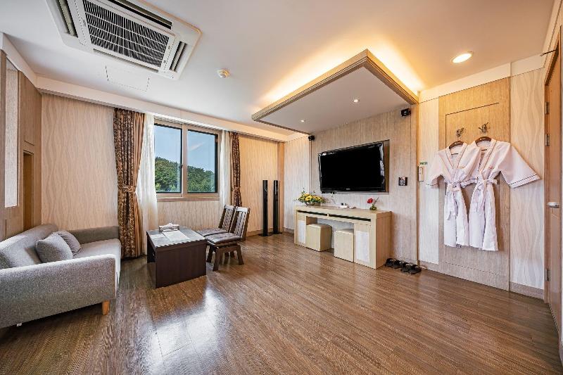 Inchon Prince Tourist Hotel image