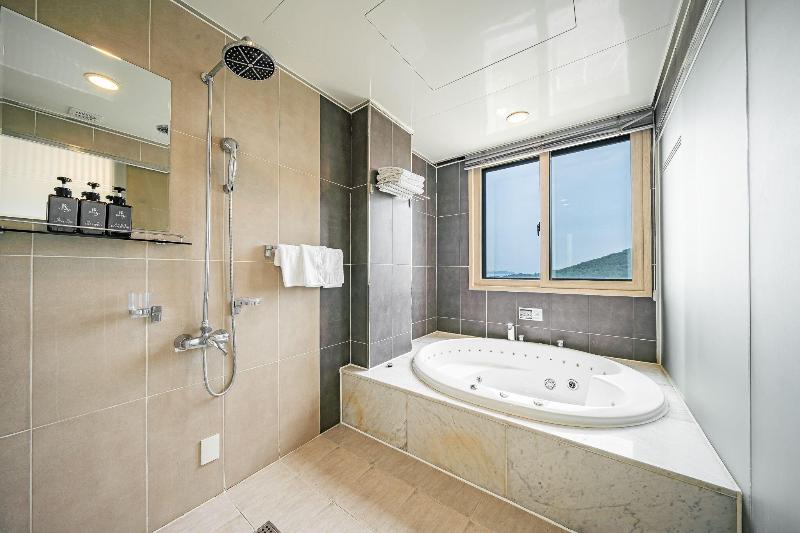 Inchon Prince Tourist Hotel image