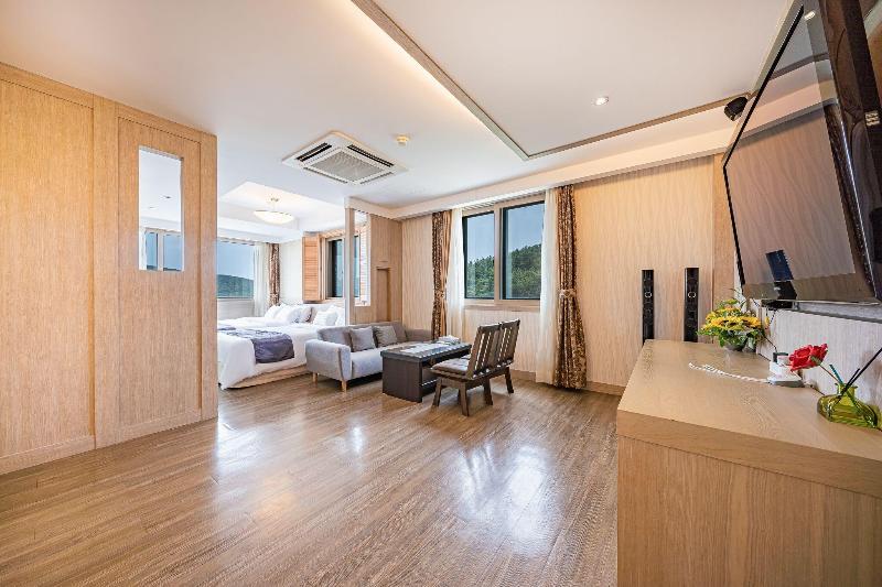 Inchon Prince Tourist Hotel image