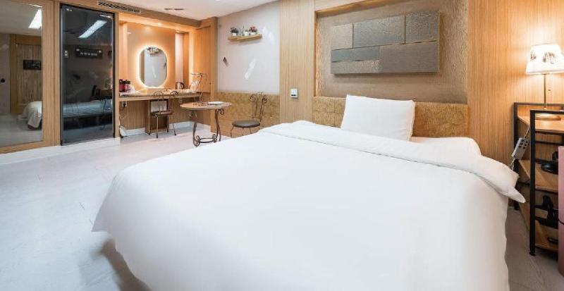 D.H Naissance Hotel image