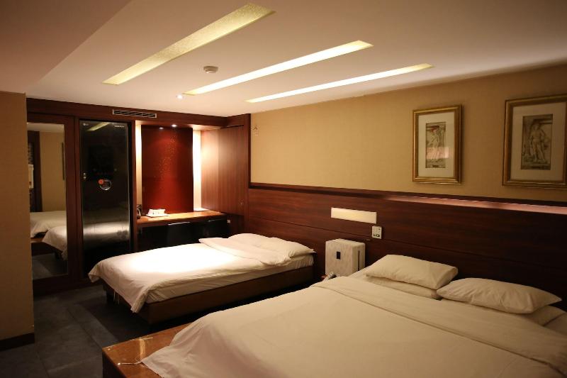 D.H Naissance Hotel image