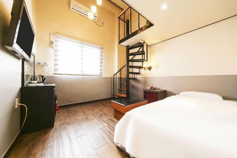 D.H Naissance Hotel image